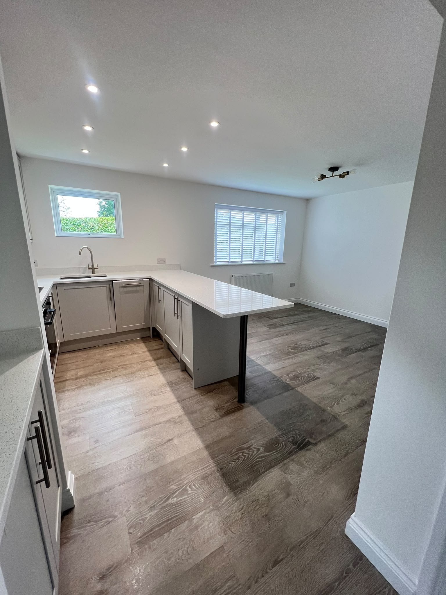£26.99m2 - Karndean Van Gogh Rigid Core LVT Click - Greige Oak (2.196m2 per pack)