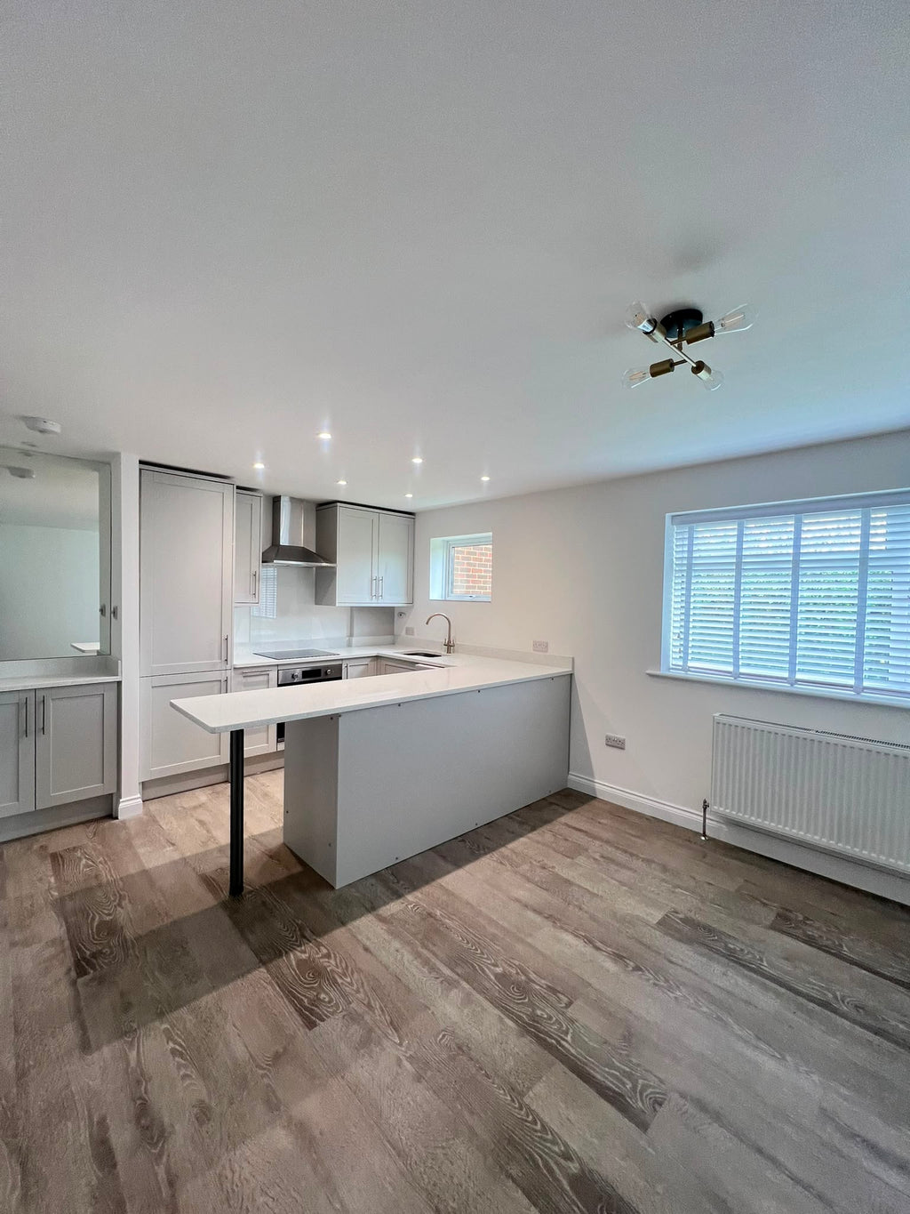 £26.99m2 - Karndean Van Gogh Rigid Core LVT Click - Greige Oak (2.196m2 per pack)