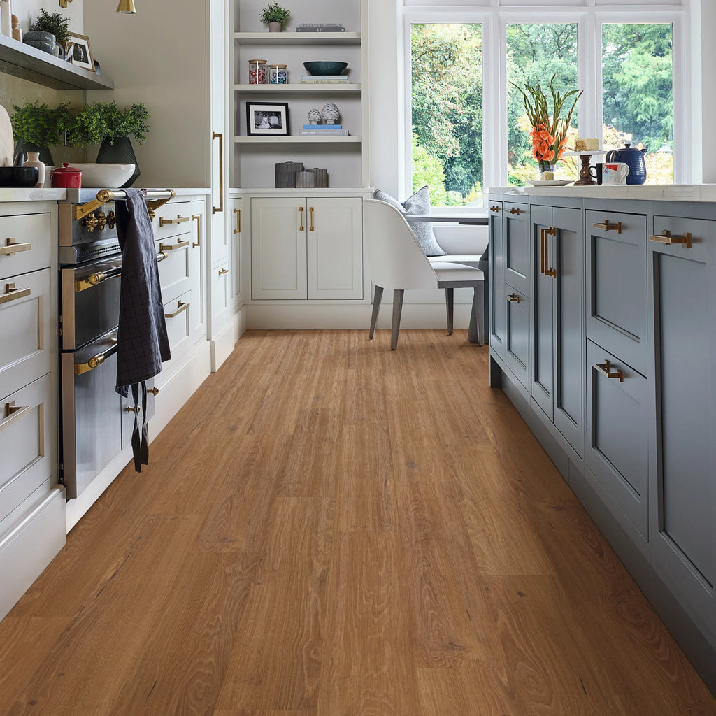 £20.99m2 - Palio Essenza by Karndean - Bologna Oak Full Plank PVP404 (1 x pack 4.335m2)