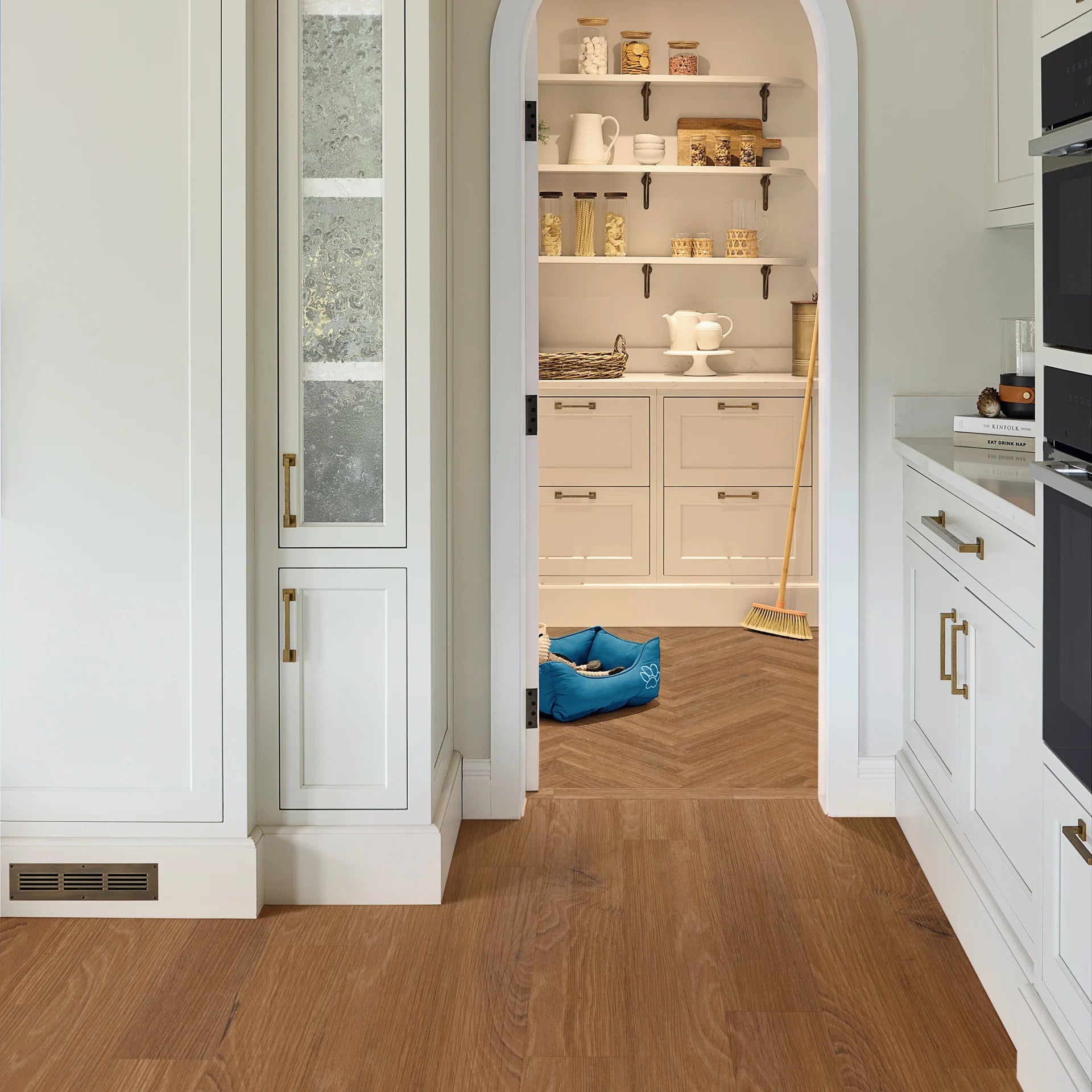 £20.99m2 - Palio Essenza by Karndean - Bologna Oak Full Plank PVP404 (1 x pack 4.335m2)