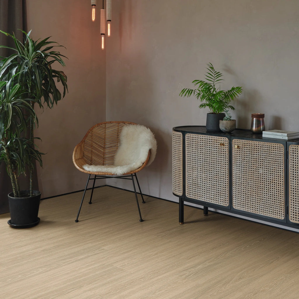 £20.99m2 - Palio Essenza by Karndean - Dolce Prime Full Plank PVP406 (1 x pack 4.335m2)