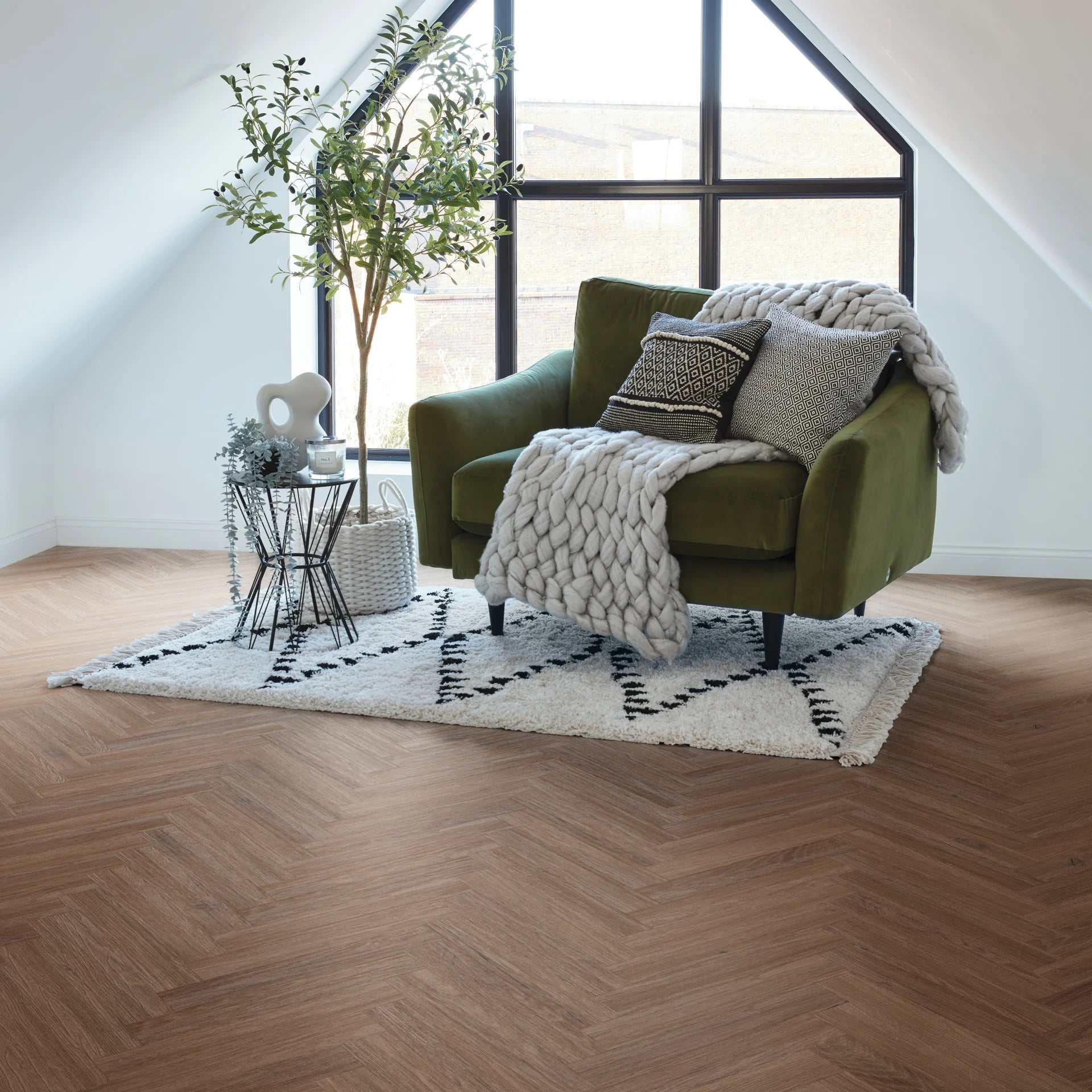 £20.99m2 - Palio Essenza by Karndean - Roma Oak Herringbone SM-PVP405 (1 x pack 3.345m2)