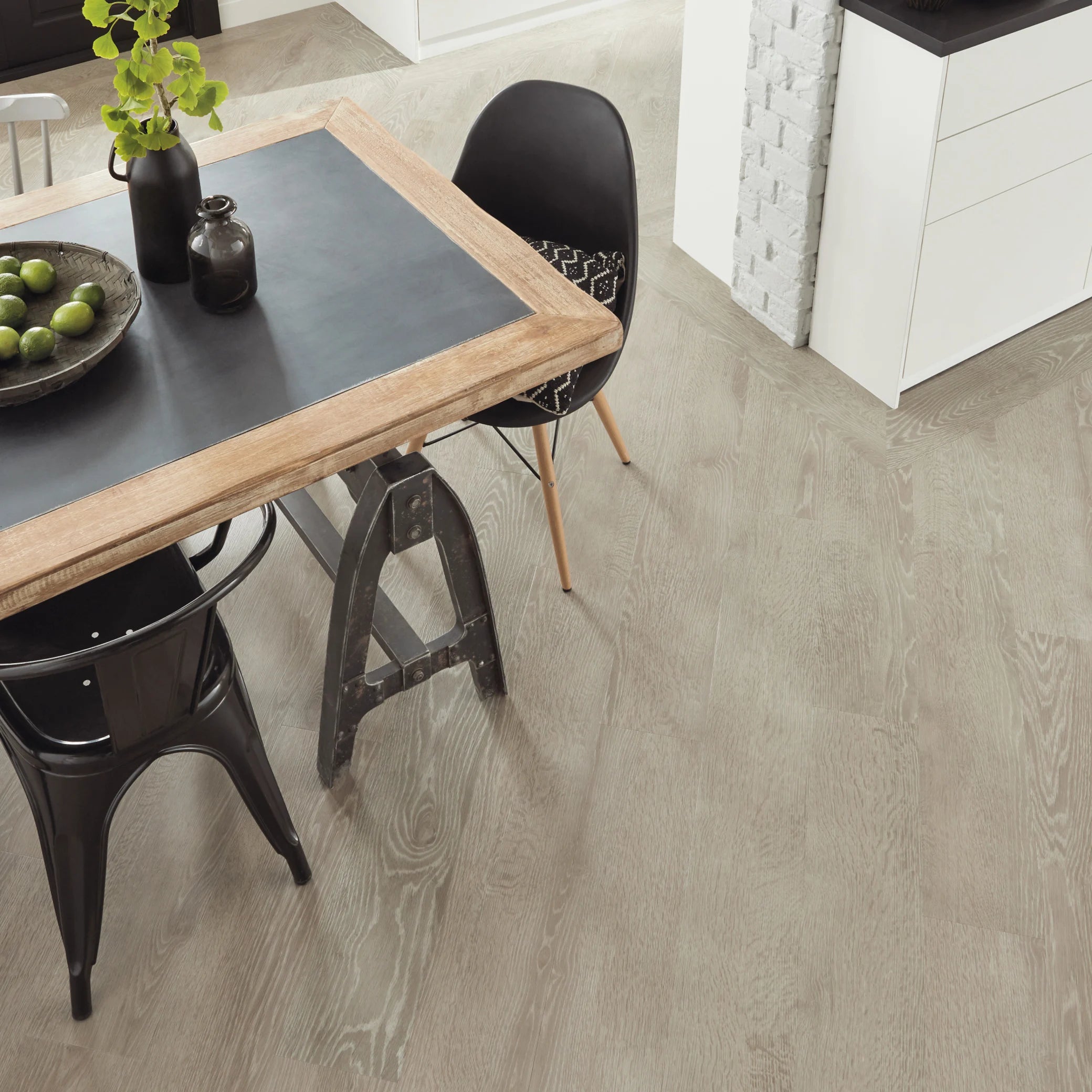 £26.99m2 - Karndean Van Gogh Rigid Core LVT Click - Greige Oak (2.196m2 per pack)