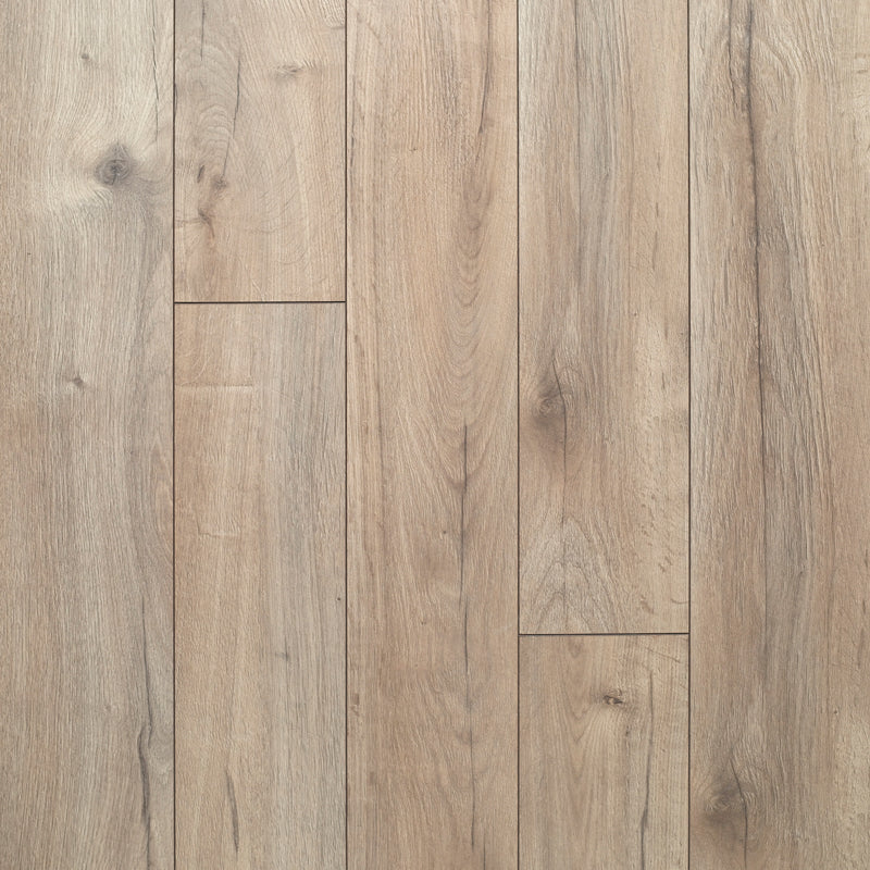 £15.98m2 - Egger 8mm Laminate Kielder Oak (1 x pack of 1.99m2)